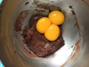 加入分离好的蛋黄