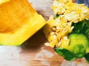 南瓜削去皮，去掉瓜瓤