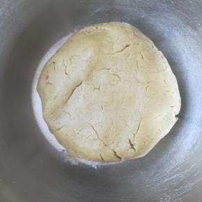 抹茶粉揉成面团