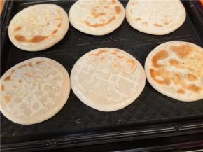 煎至两面金黄即可出锅。