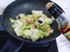 再加入醋，也可以不加，根据个人喜欢。