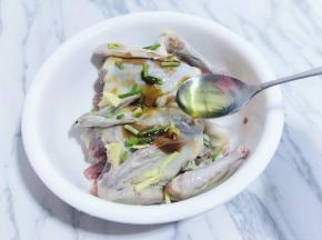 再加入橄榄油。