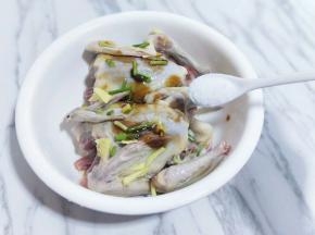 再加入食用盐。