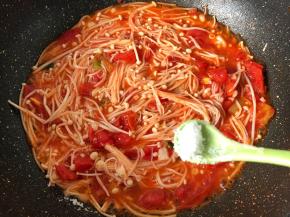 翻炒至软，加1g盐