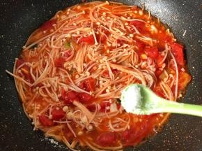 翻炒至软，加1g盐