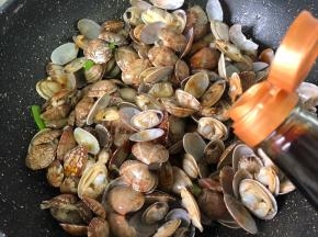 生抽半汤匙