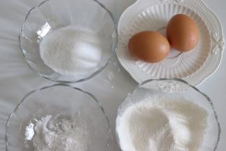 准备好食材，鸡蛋回温