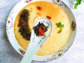 挖一勺海参蒸蛋真的好吃