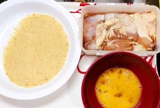 准备一个鸡蛋和面包糠