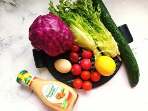 首先将所需要的食材准备好。