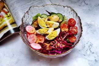 蔬菜沙拉好看又好吃，百吃不厌，诱惑到你了吗？