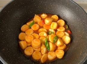 轻翻均匀收汁即可出锅！