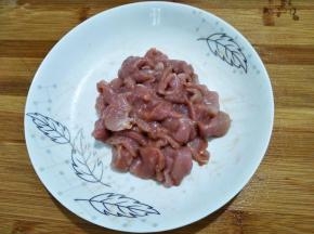 抓匀腌制8分钟