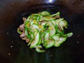 翻炒3分钟