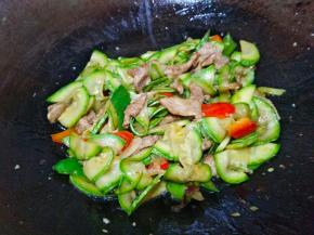 翻炒一分钟即可