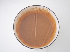 盖上保鲜膜，放入冰箱冷藏1小时。