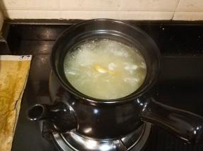 大火烧开十分钟后转中小火40分钟即可