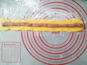 将皮擀开，放上紫薯馅