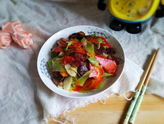 莴笋胡萝卜炒香肠