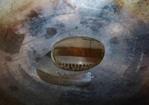 热锅倒入少许食用油