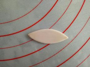 刮板压一下，不要压太薄