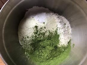 准备所有粉类搅匀