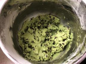 搅匀即可，盖保鲜膜冰箱冷冻45分钟