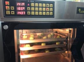 预热165度，用160度烘烤15分钟即可