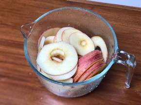 切片，中间用乱泉水瓶盖压掉