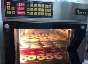 100度，1个小时，我切的中等薄厚，一个小时够了，如果你的比较厚，增加时间