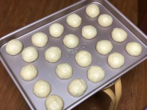 取出，排气，分成50克一个