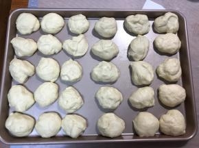 取出排气，45克左右一个面团，醒面