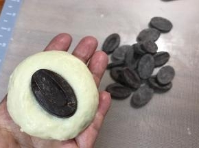 包裹一颗巧克力