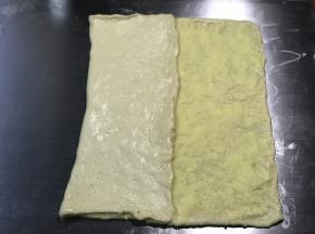 左侧三分之一空白处，向右折