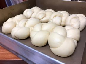 放入加高28cm烤盘中  