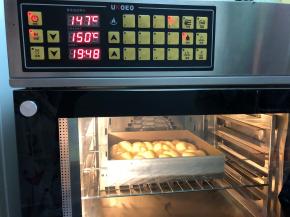 150度烘烤20分钟左右