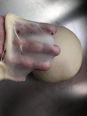 可以扯出比较薄的手套膜