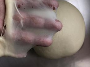 可以扯出比较薄的手套膜