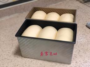 发酵至8分满，这个有点超越8分，如果做方土司，这个发的有点高了