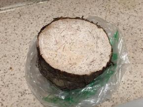 准备芋头，去皮切块，如果用的是紫芋，配方中的紫薯粉可以去掉