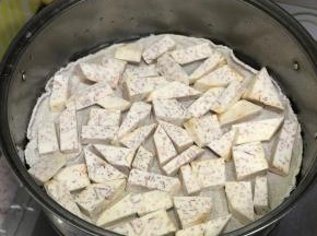 450克说的是去皮后的芋头重量，大火蒸20分钟，蒸熟