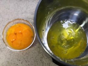 分开蛋清和蛋黄