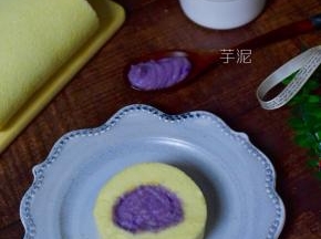 芋泥也可以搭配其他食材一起，例如土司片，也非常好吃