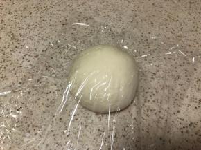 盖保鲜膜醒面20分钟