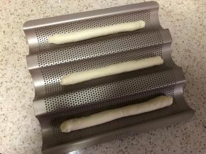 放入法棍模具中