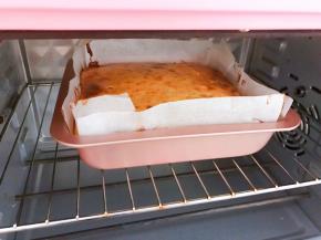 烤好后出炉，等凉透后放入冰箱冷藏几个小时再脱模