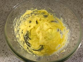 开始会有油水分离的感觉，慢慢会细致 