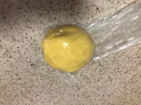 装入保鲜袋中，冰箱冷藏