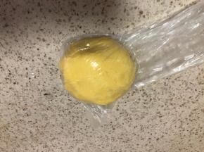 装入保鲜袋中，冰箱冷藏