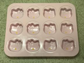 鼻子处挤少于黄色面糊